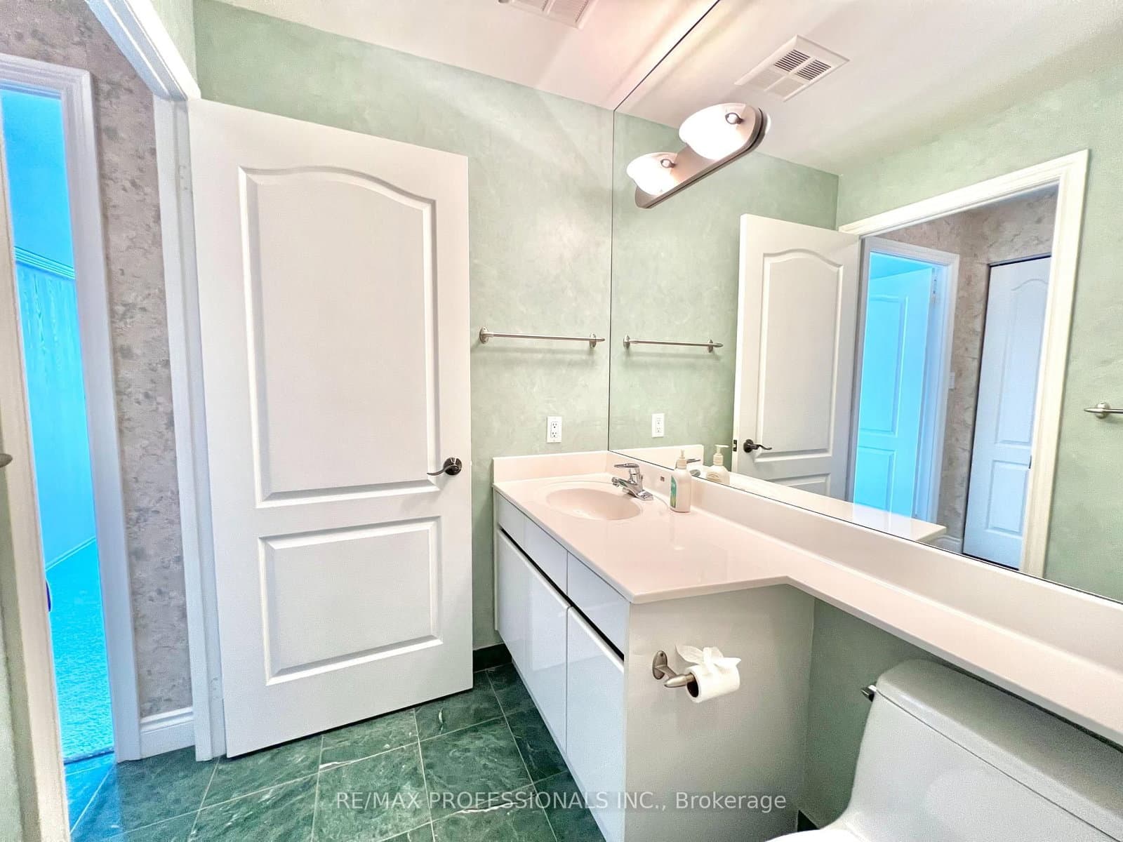 2 Aberfoyle Crescent, Unit 907 thumbnail 18