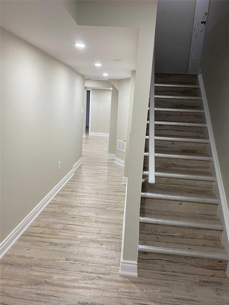 38 Yardley Crescent, Unit Bsmt thumbnail 3