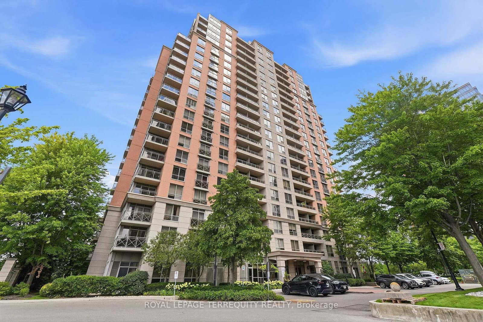 5229 Dundas Street W, Unit 405 - Image 1