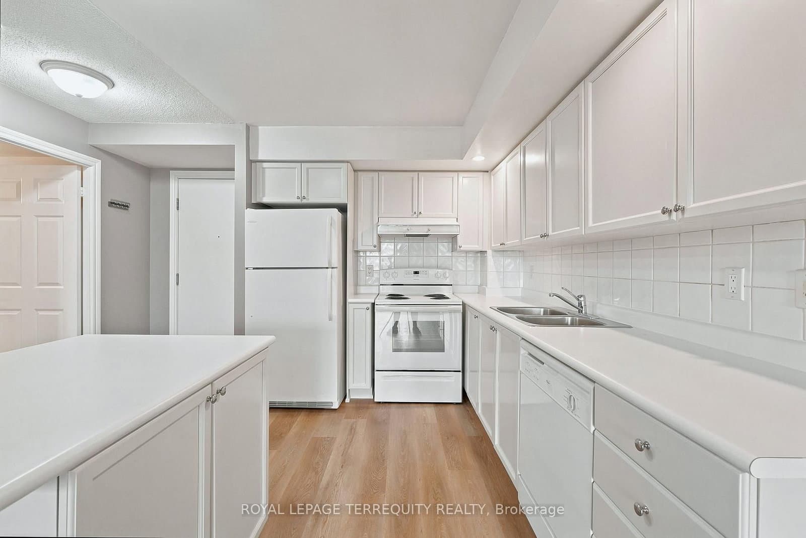 5229 Dundas Street W, Unit 405 thumbnail 10