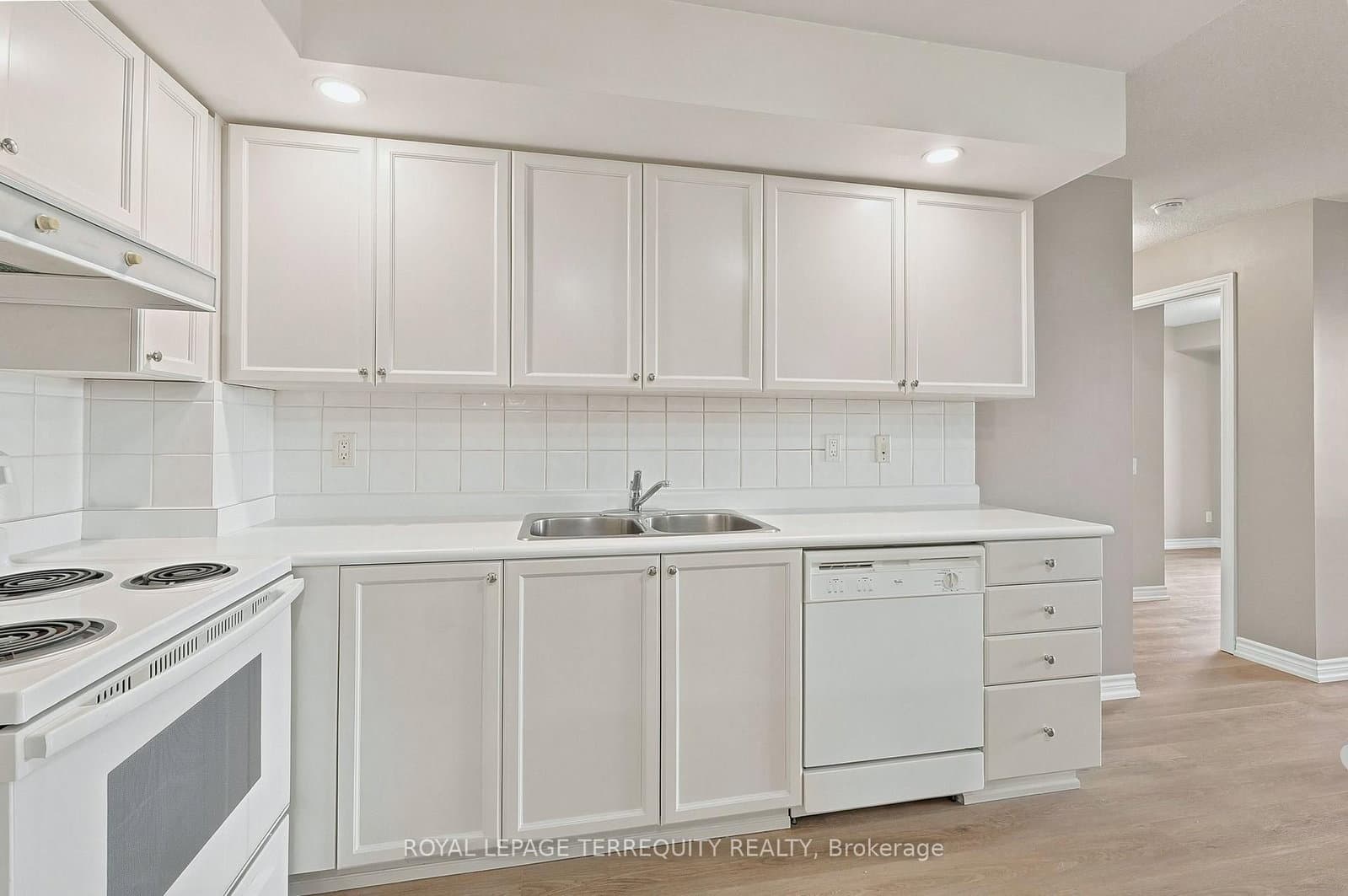 5229 Dundas Street W, Unit 405 thumbnail 11