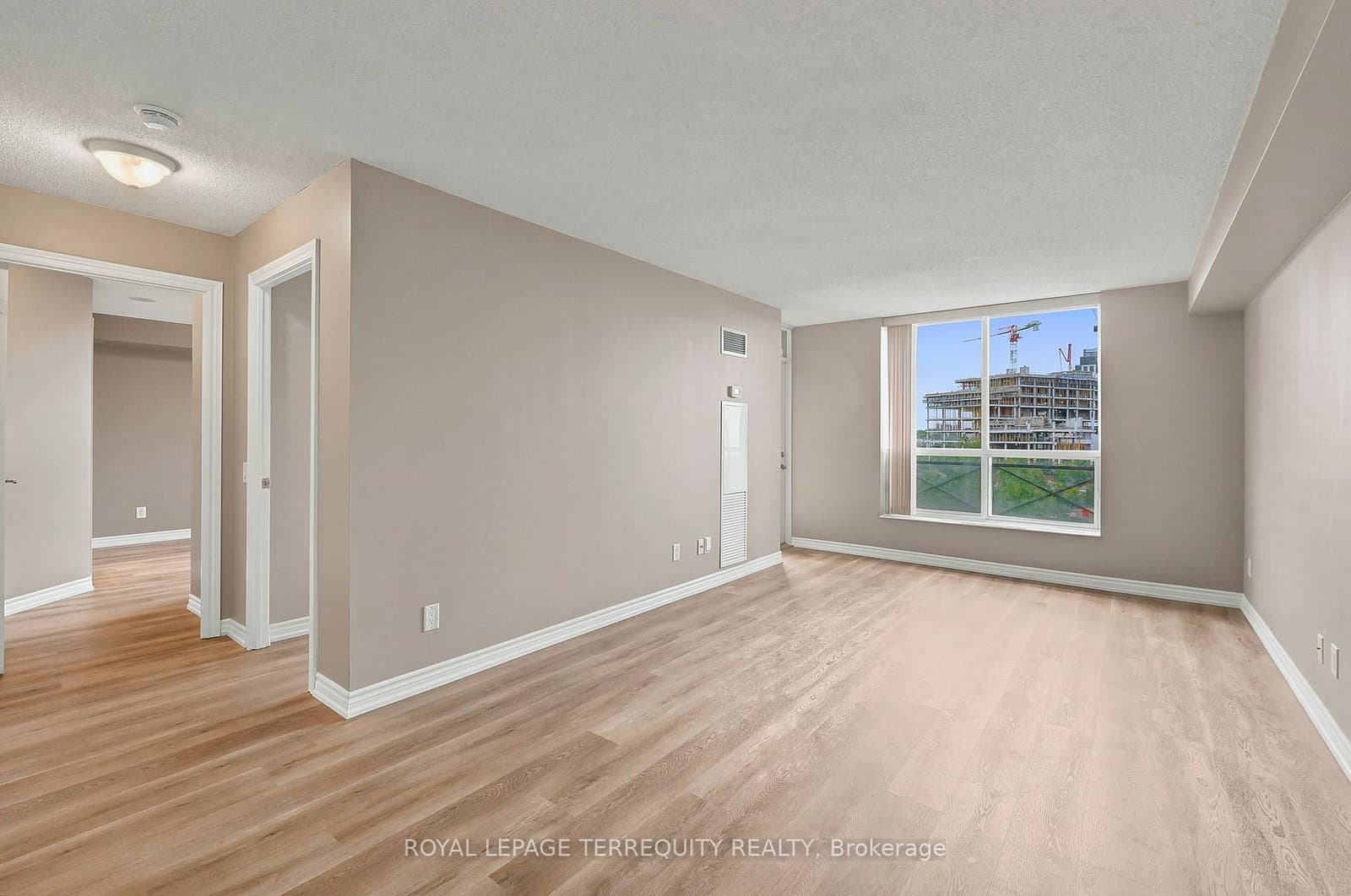 5229 Dundas Street W, Unit 405 thumbnail 12