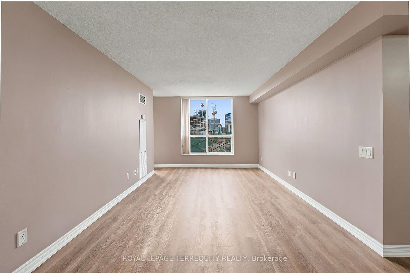 5229 Dundas Street W, Unit 405 thumbnail 13