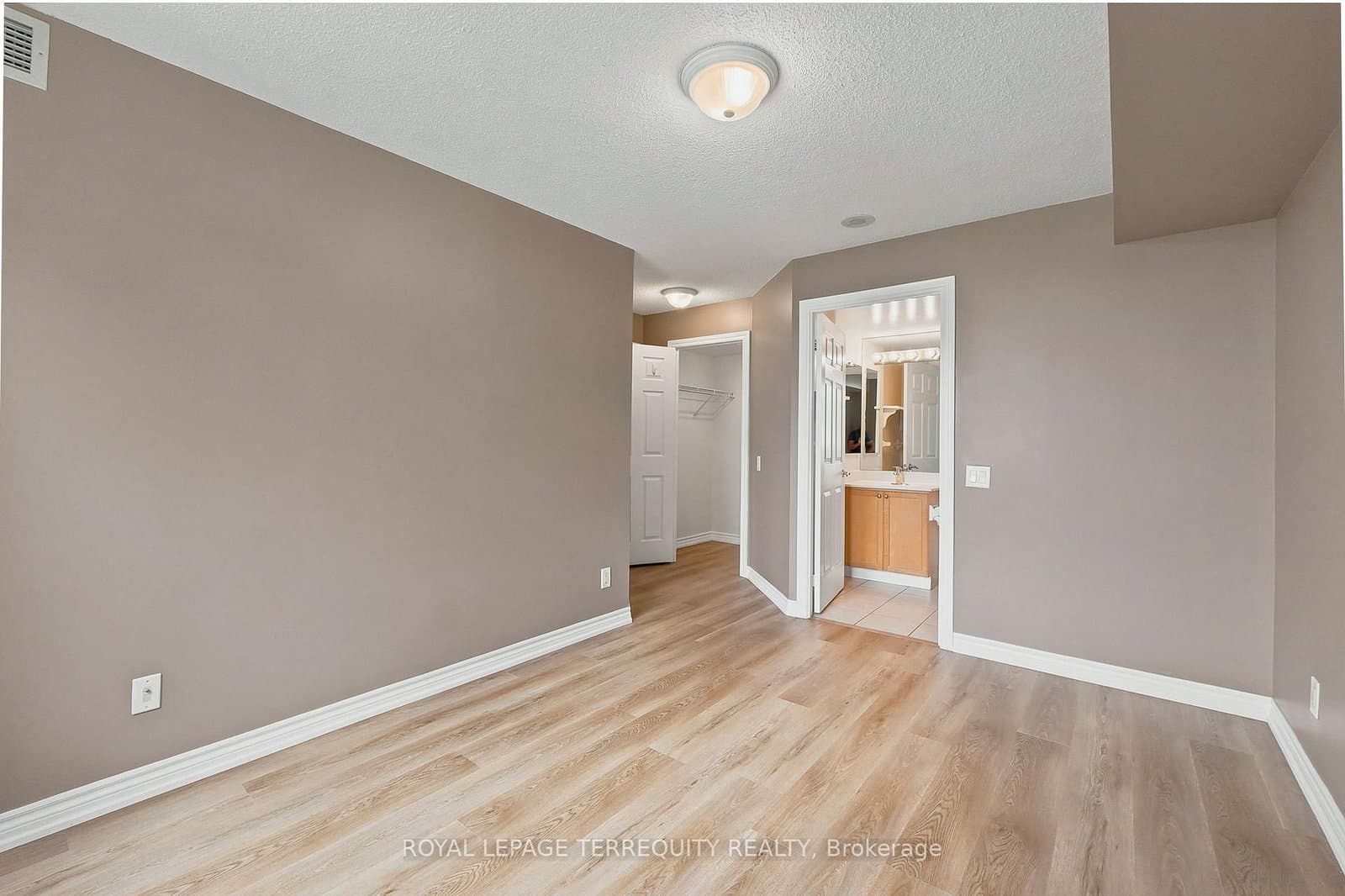 5229 Dundas Street W, Unit 405 thumbnail 15