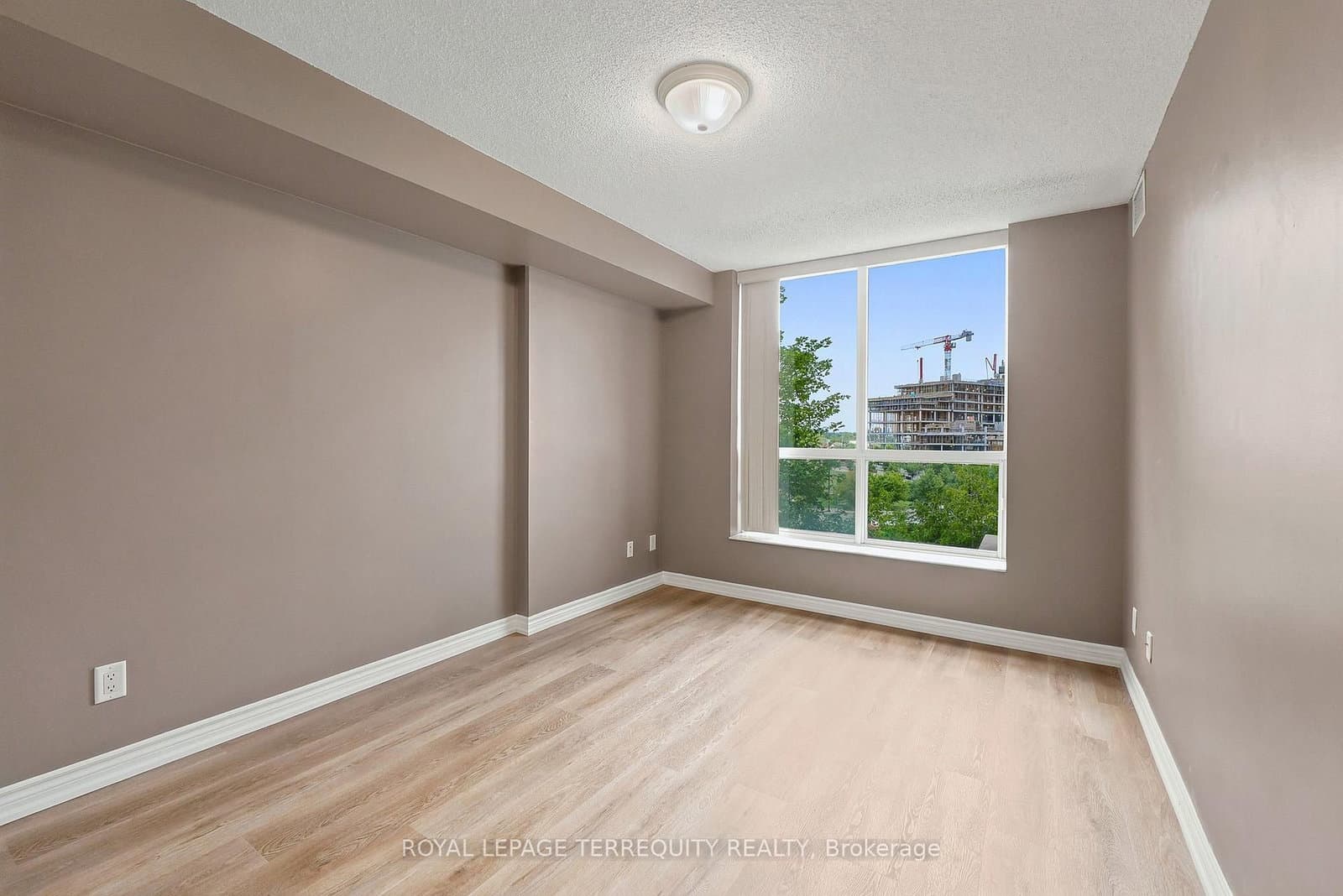 5229 Dundas Street W, Unit 405 thumbnail 21