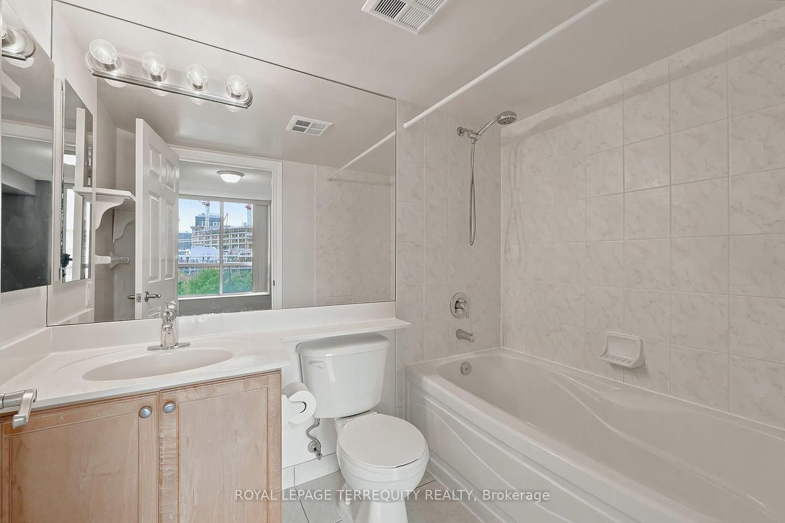 5229 Dundas Street W, Unit 405 thumbnail 22