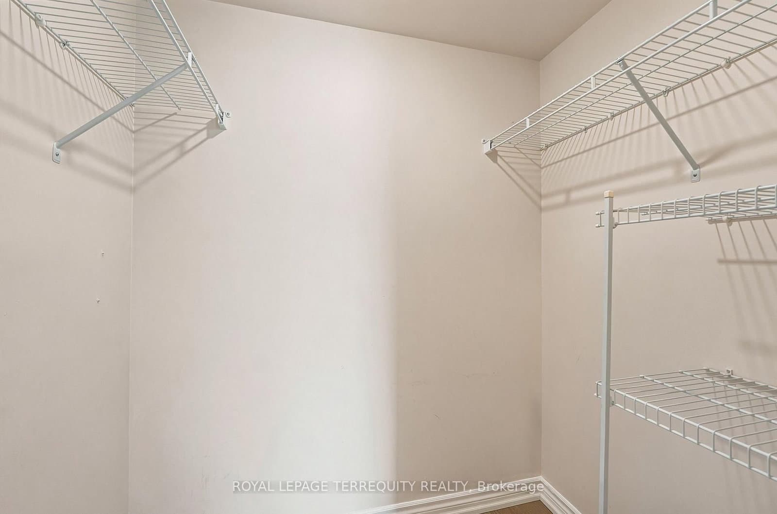 5229 Dundas Street W, Unit 405 thumbnail 23
