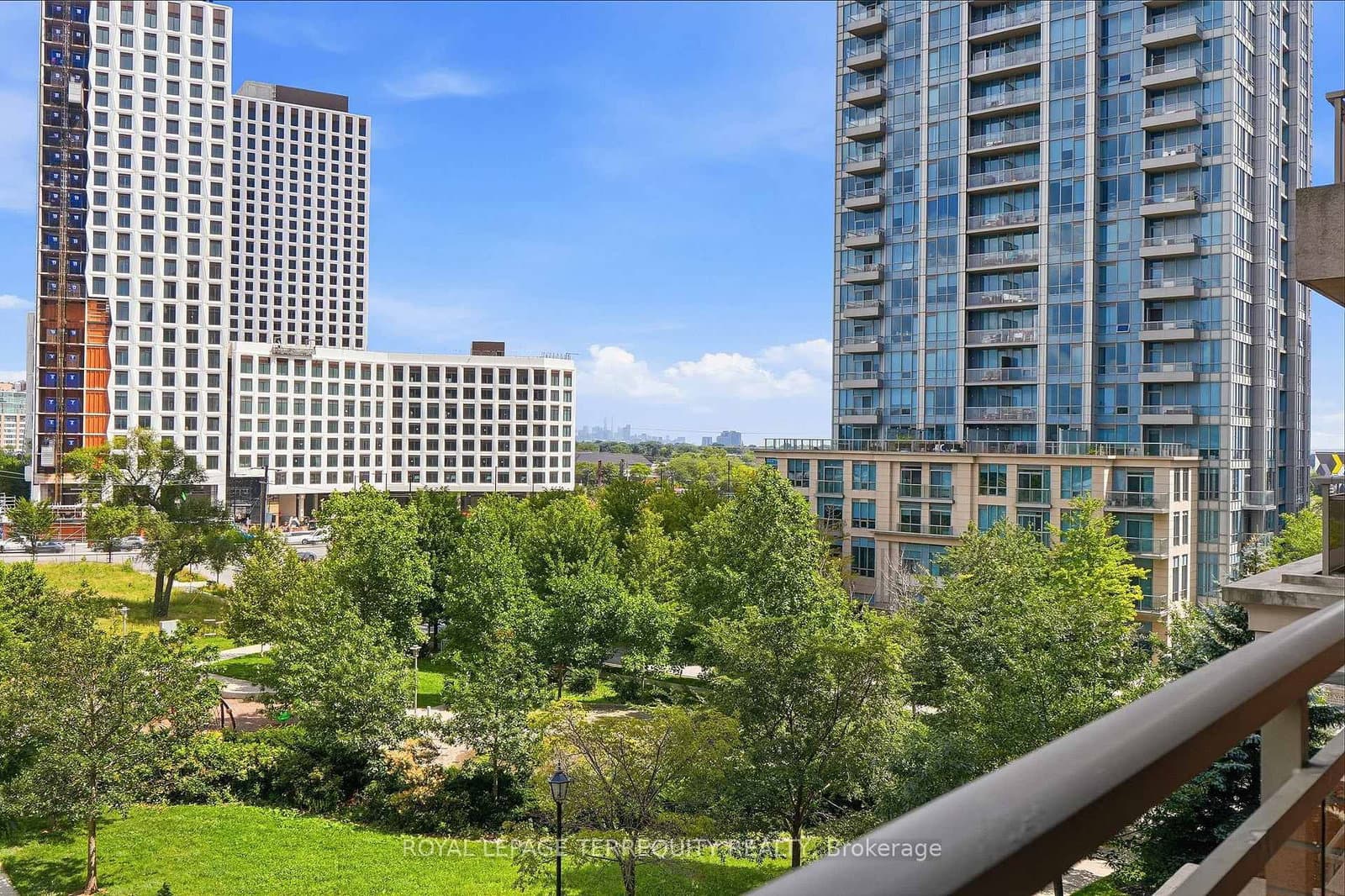 5229 Dundas Street W, Unit 405 thumbnail 28