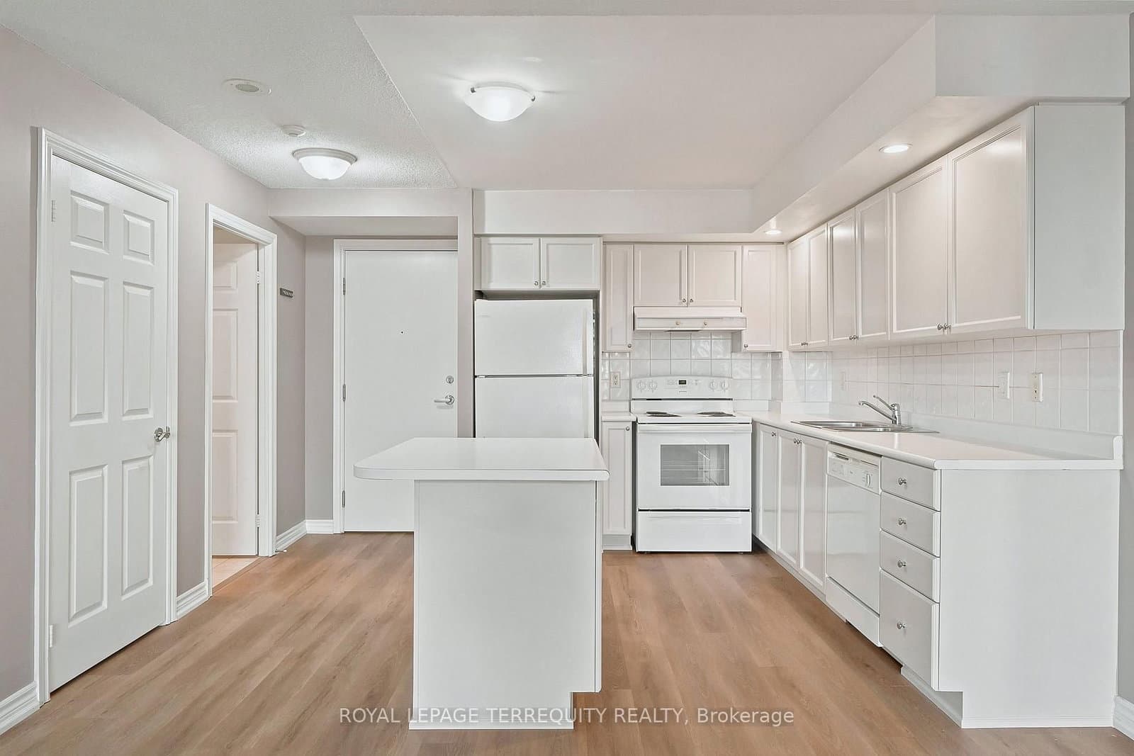 5229 Dundas Street W, Unit 405 thumbnail 7