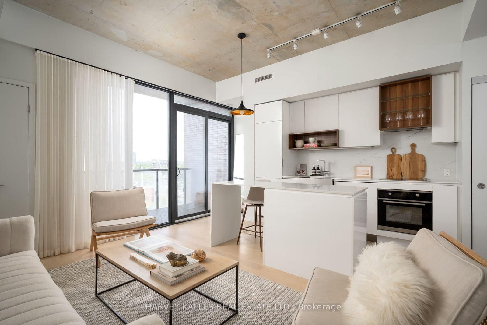 383 Sorauren Avenue, Unit 809