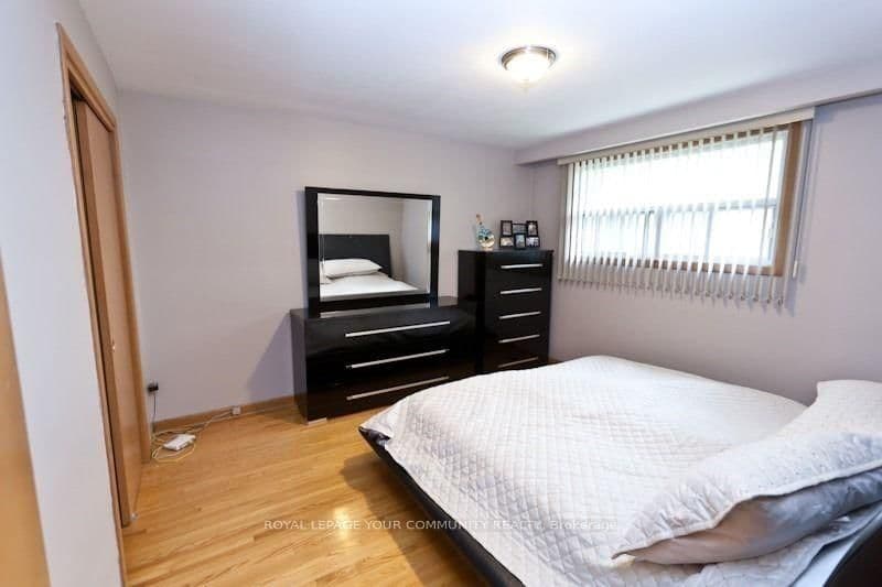 8 Stanwood Crescent thumbnail 3