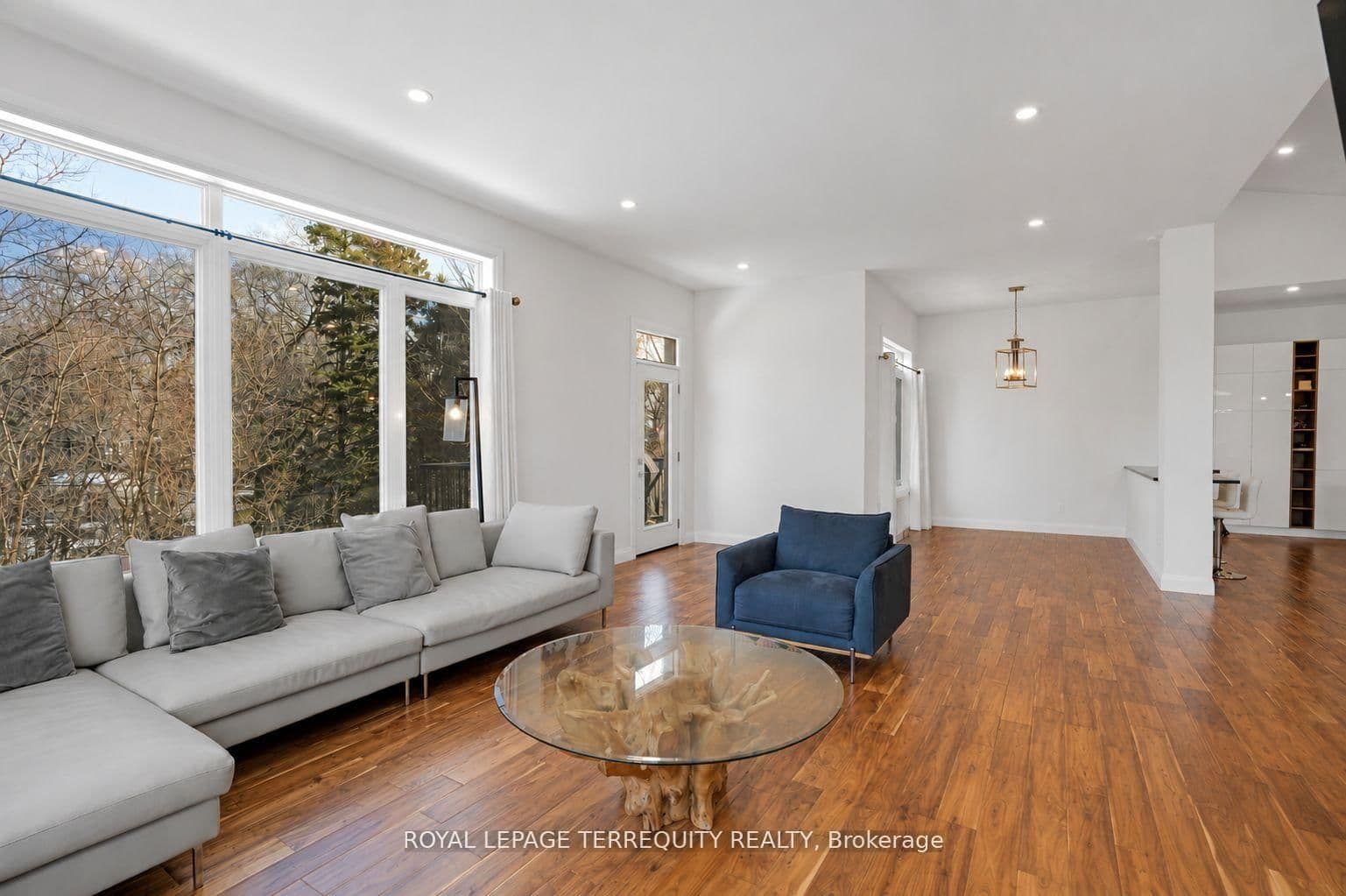 716 North Shore Boulevard E thumbnail 10