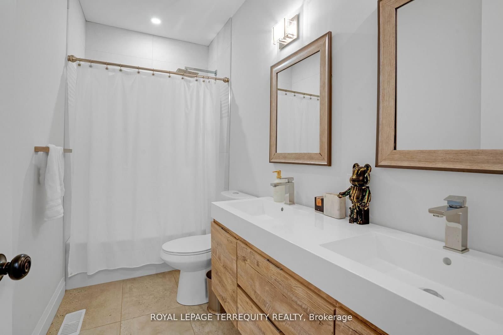 716 North Shore Boulevard E thumbnail 19