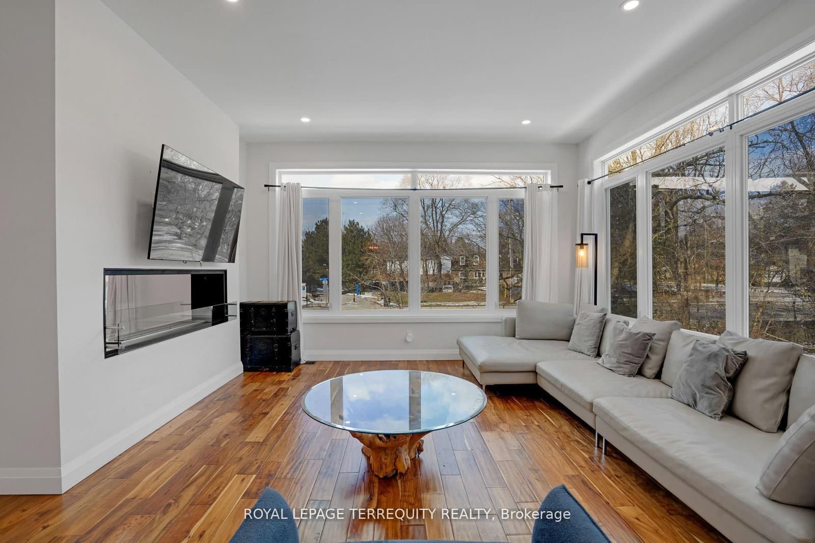 716 North Shore Boulevard E thumbnail 8