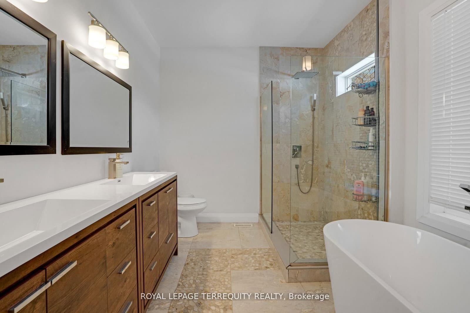 716 North Shore Boulevard E thumbnail 14