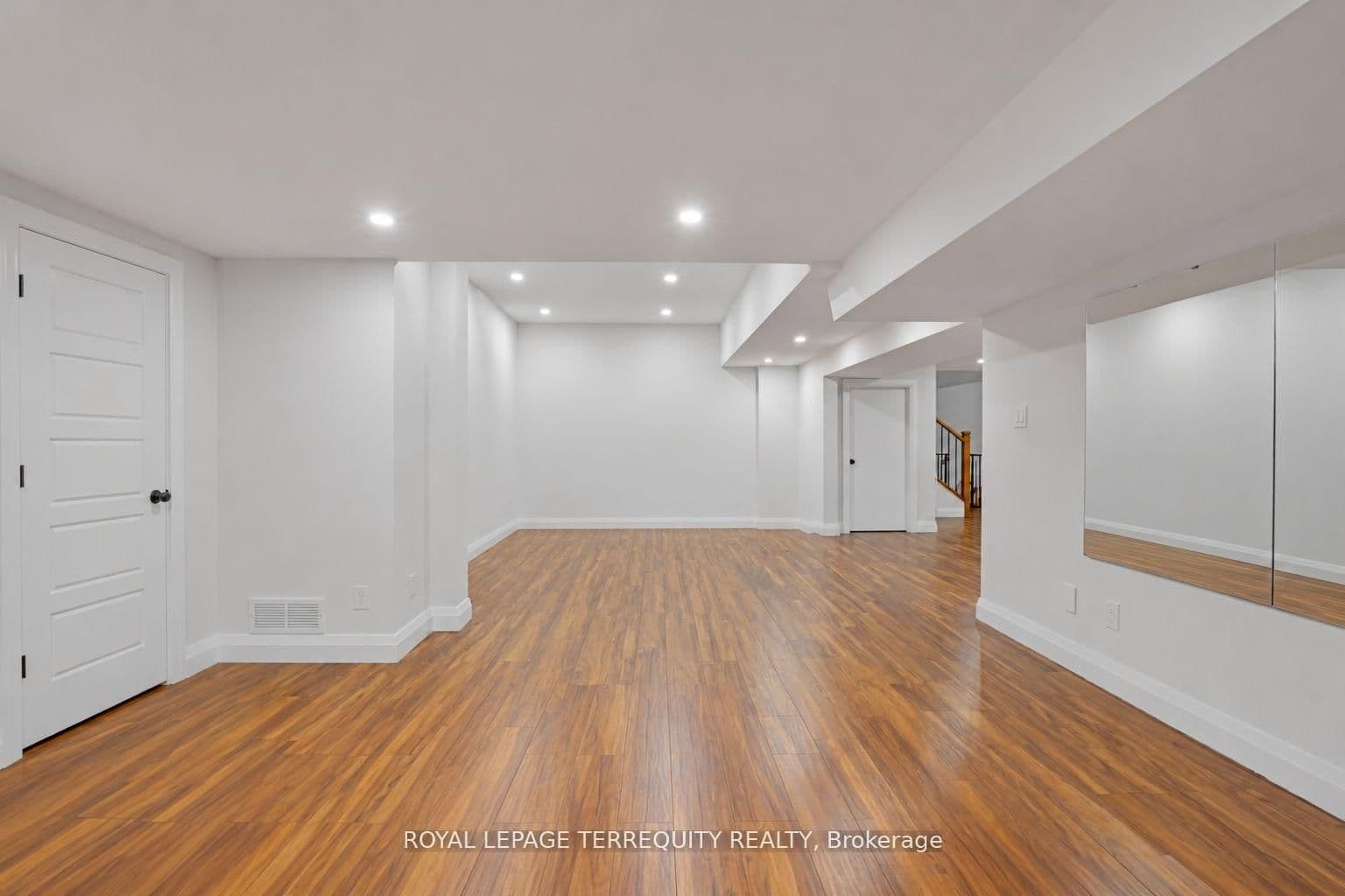 716 North Shore Boulevard E thumbnail 20