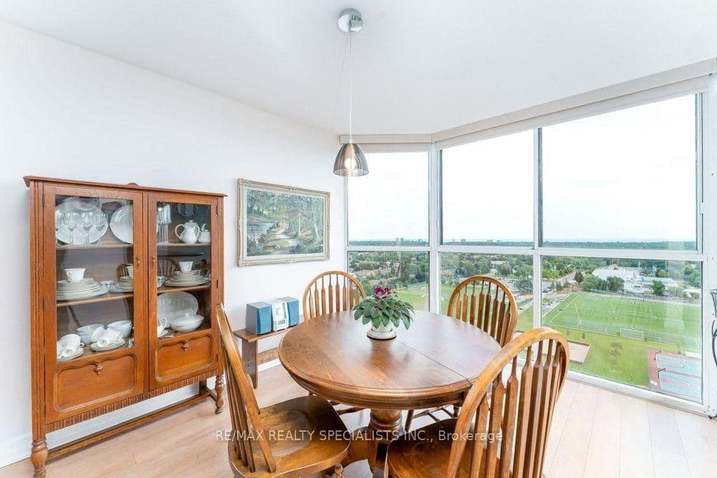 880 Dundas Street W, Unit 1106 thumbnail 13