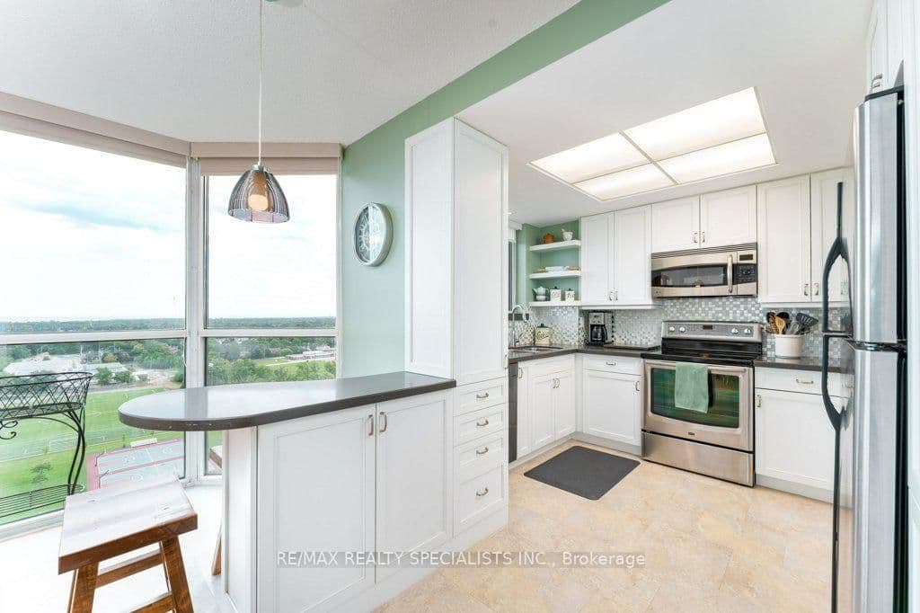 880 Dundas Street W, Unit 1106 thumbnail 14