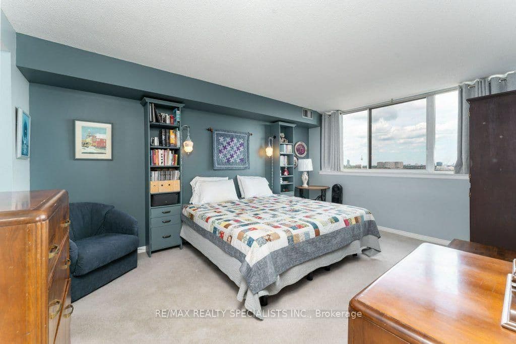 880 Dundas Street W, Unit 1106 thumbnail 17