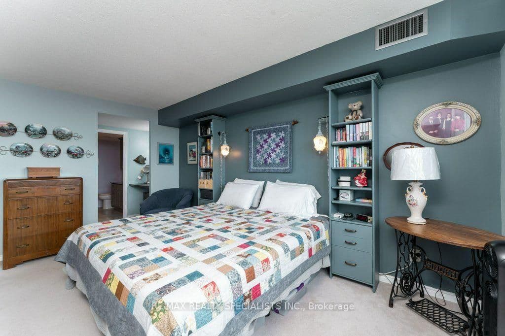 880 Dundas Street W, Unit 1106 thumbnail 18