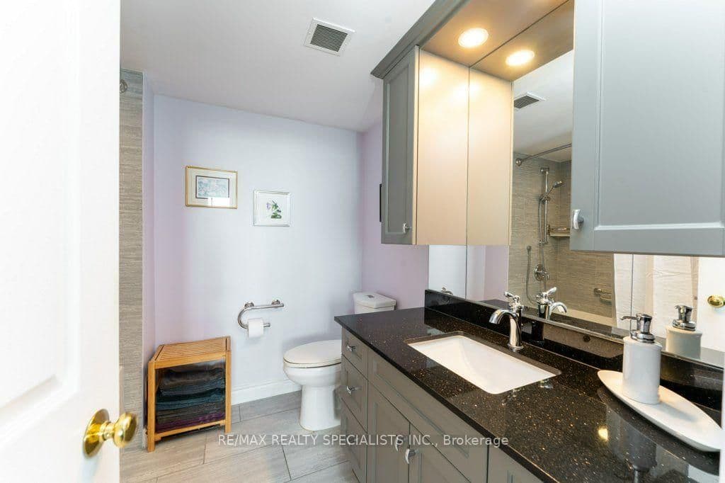 880 Dundas Street W, Unit 1106 thumbnail 19