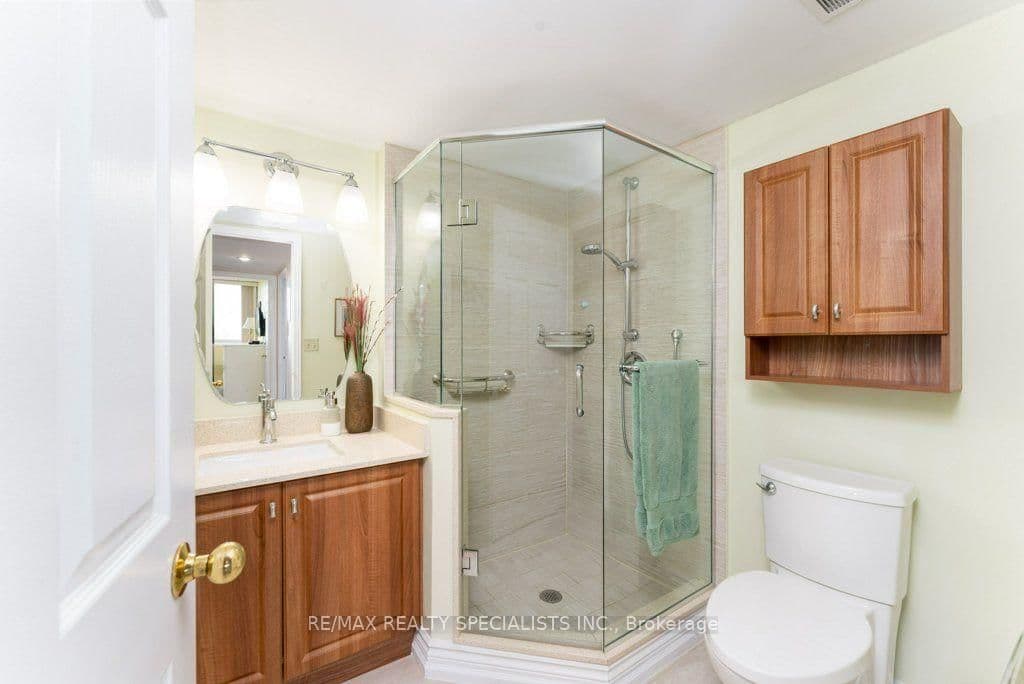 880 Dundas Street W, Unit 1106 thumbnail 21