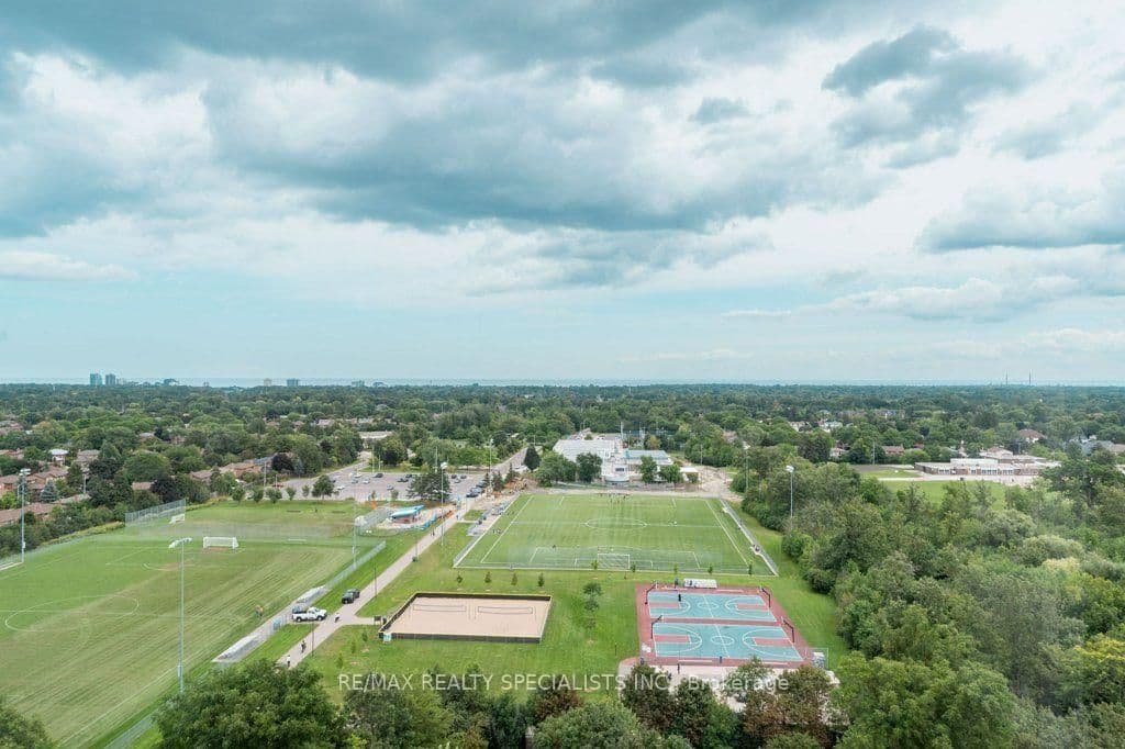 880 Dundas Street W, Unit 1106 thumbnail 24