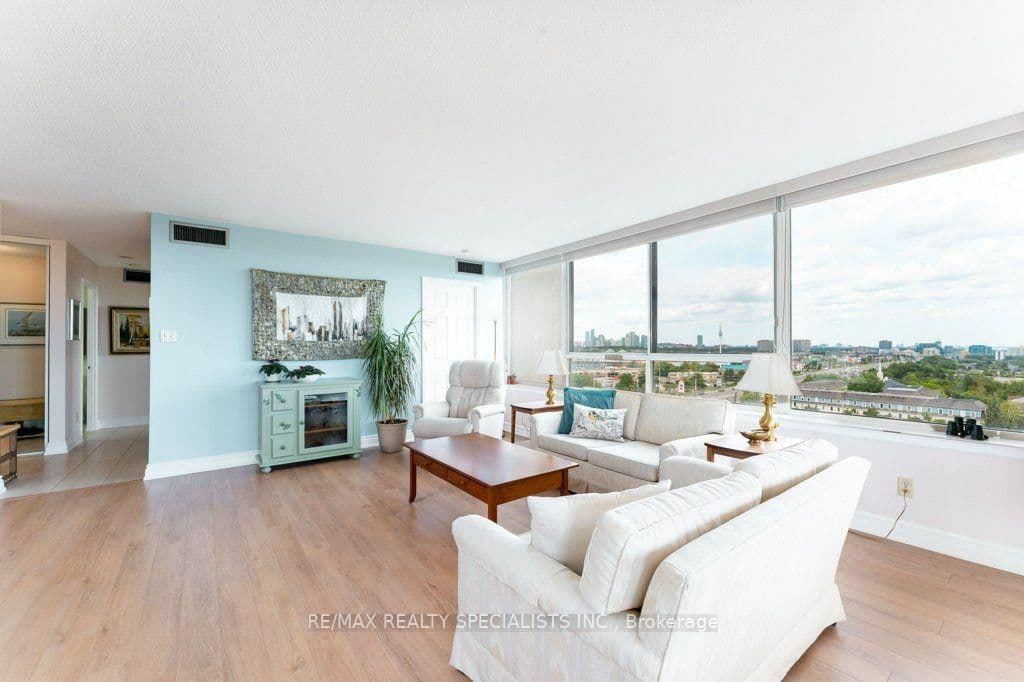880 Dundas Street W, Unit 1106 thumbnail 3