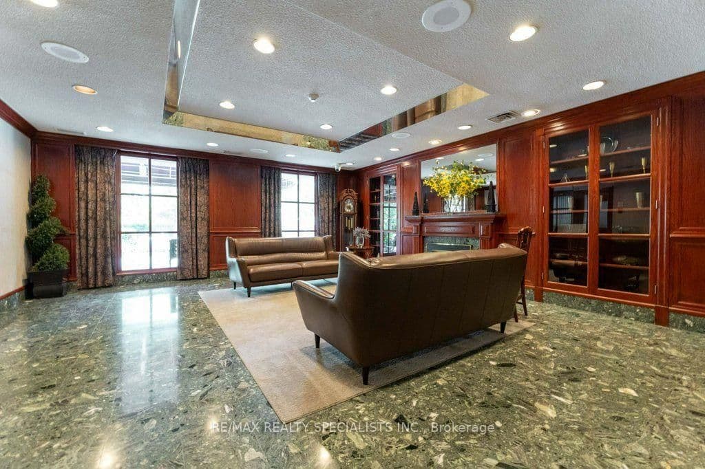 880 Dundas Street W, Unit 1106 thumbnail 30