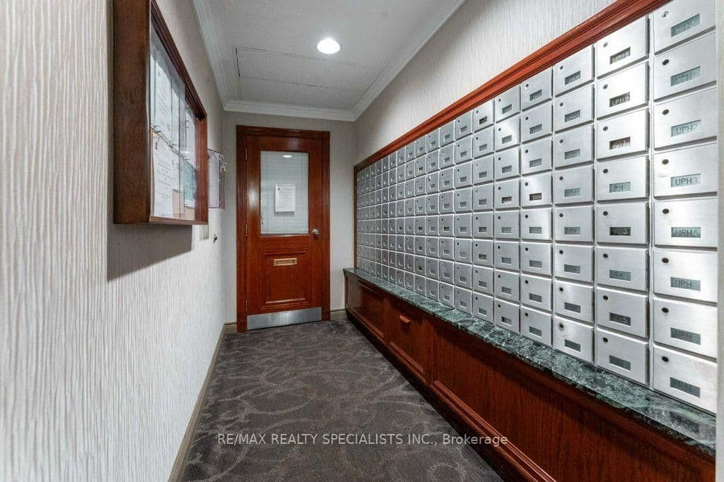 880 Dundas Street W, Unit 1106 thumbnail 31