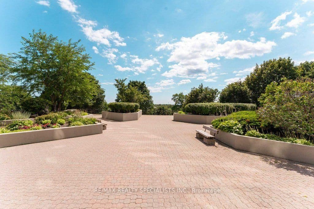 880 Dundas Street W, Unit 1106 thumbnail 33