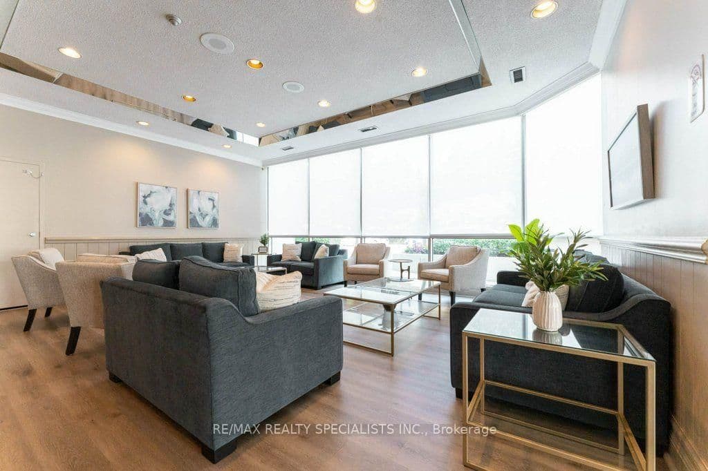 880 Dundas Street W, Unit 1106 thumbnail 35