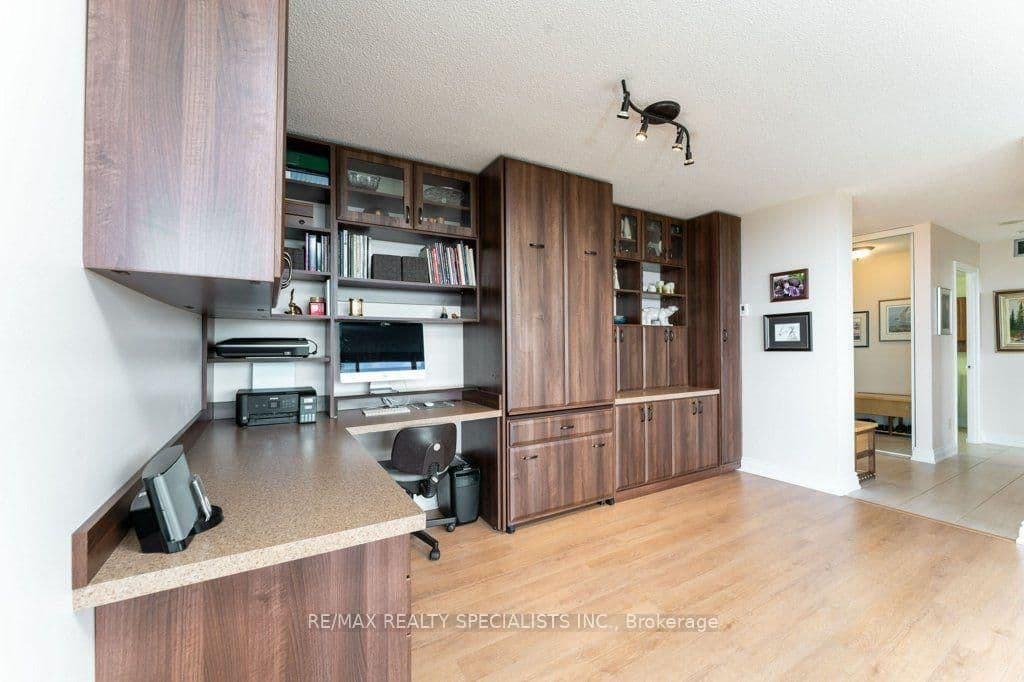 880 Dundas Street W, Unit 1106 thumbnail 5