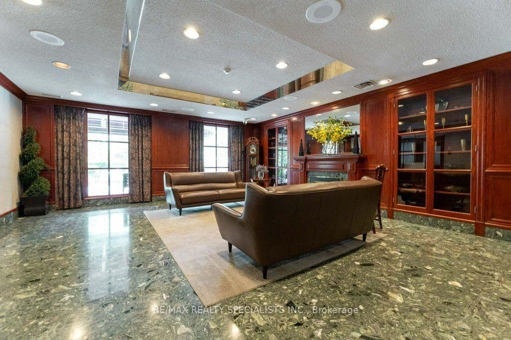 880 Dundas Street W, Unit 1106 thumbnail 7