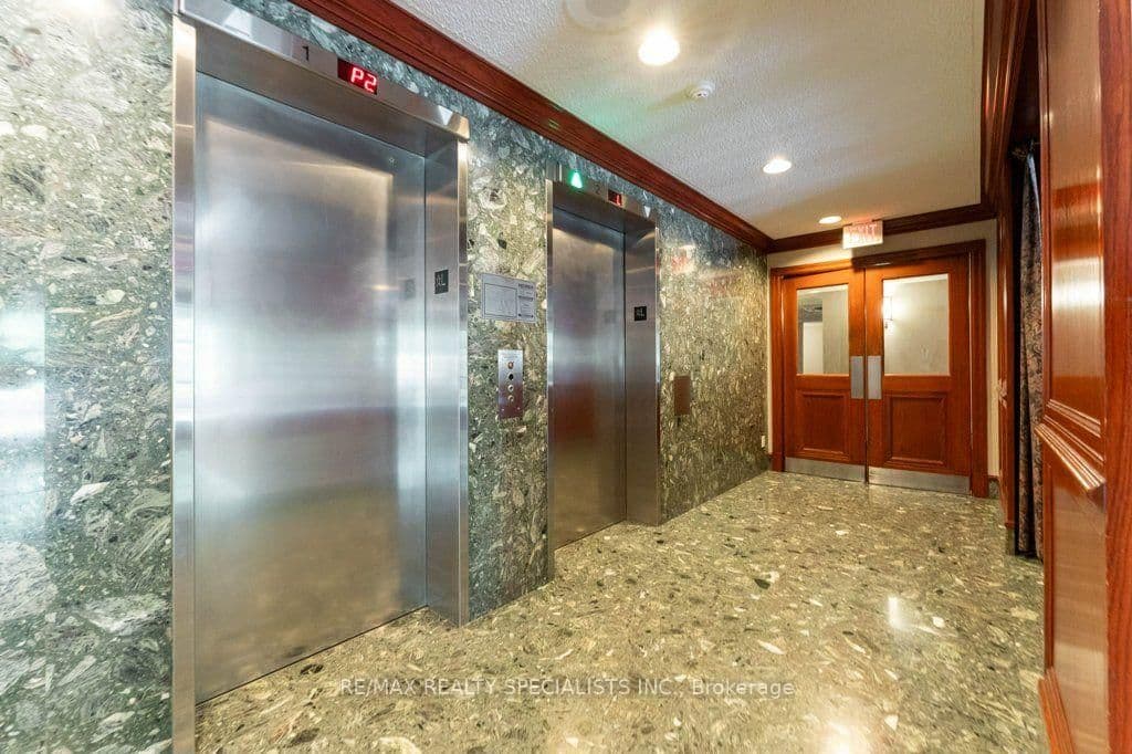 880 Dundas Street W, Unit 1106 thumbnail 8