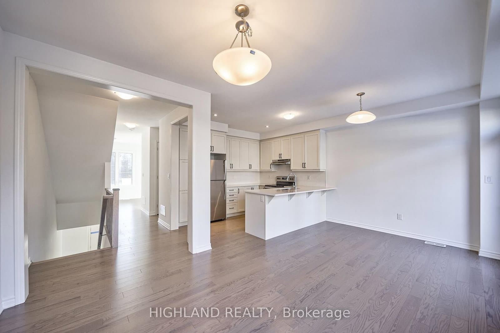 155 Settlers Road E thumbnail 11