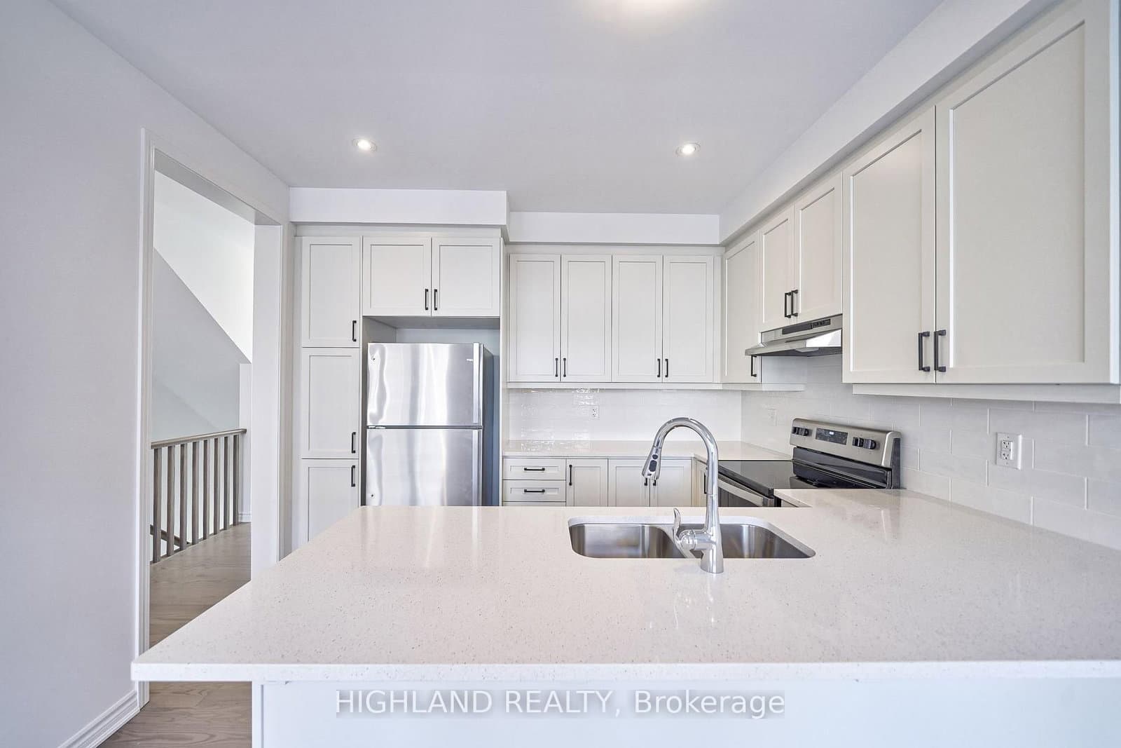 155 Settlers Road E thumbnail 13
