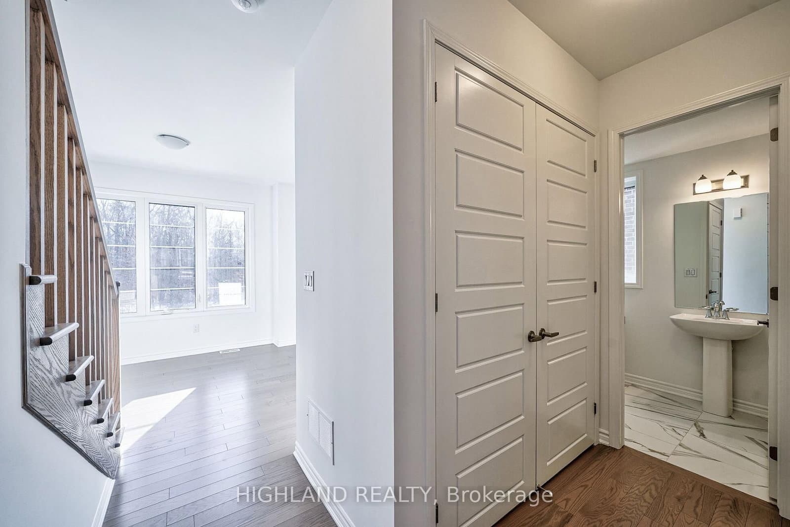 155 Settlers Road E thumbnail 16