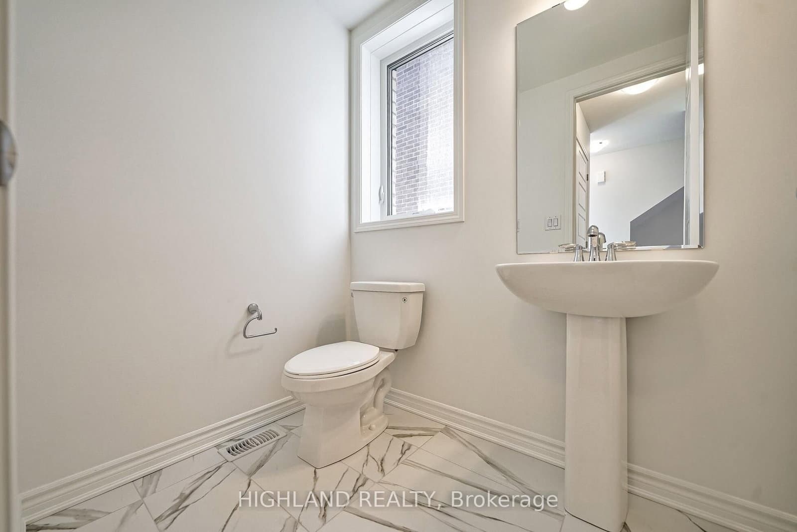 155 Settlers Road E thumbnail 17