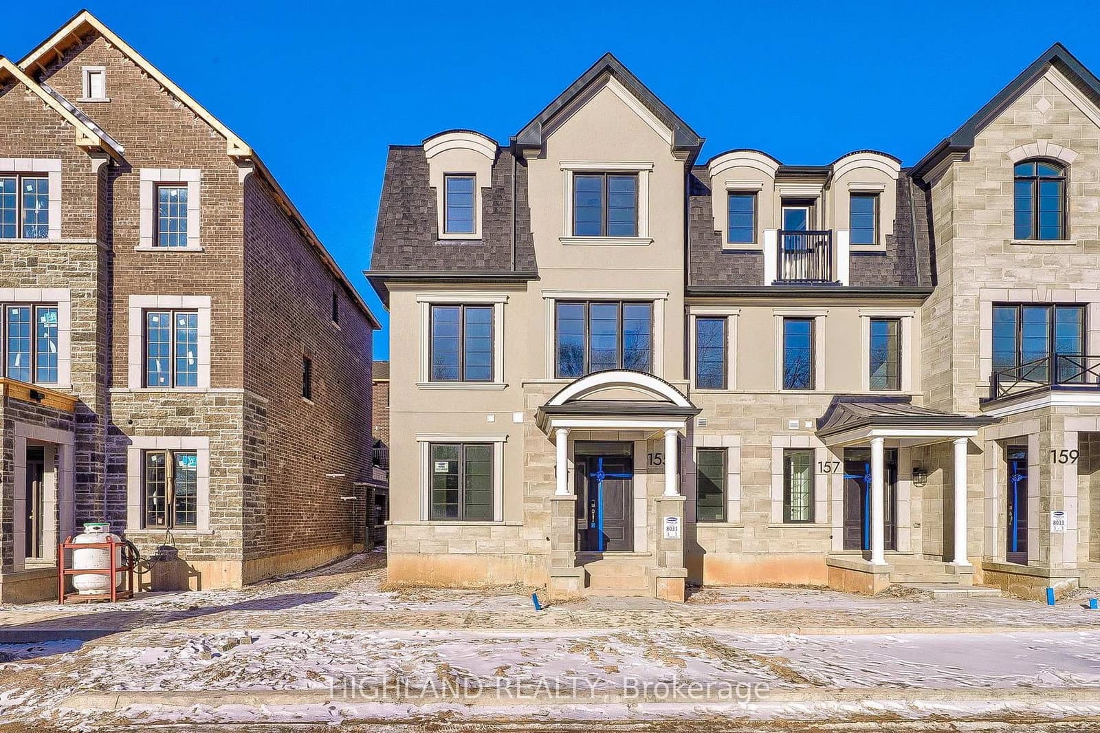 155 Settlers Road E thumbnail 2
