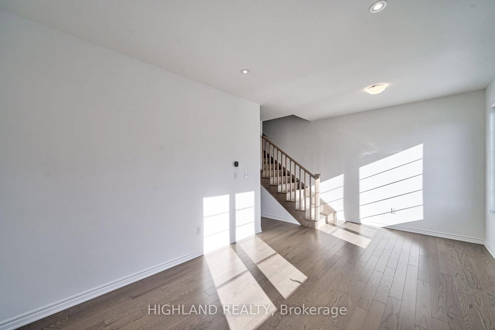 155 Settlers Road E thumbnail 22