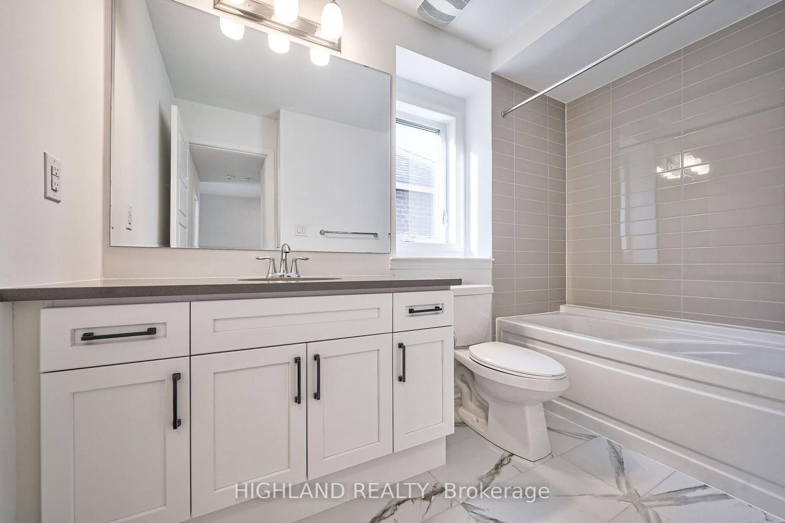 155 Settlers Road E thumbnail 31