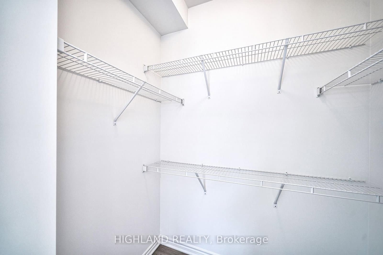 155 Settlers Road E thumbnail 6