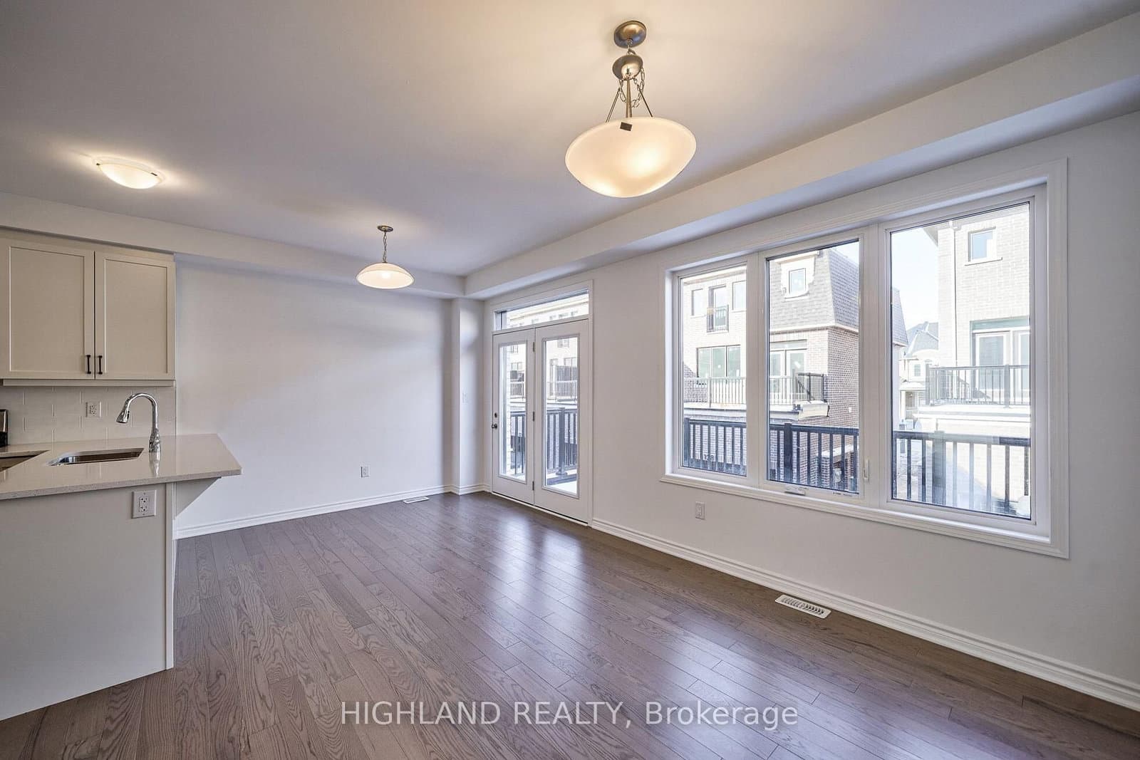 155 Settlers Road E thumbnail 9