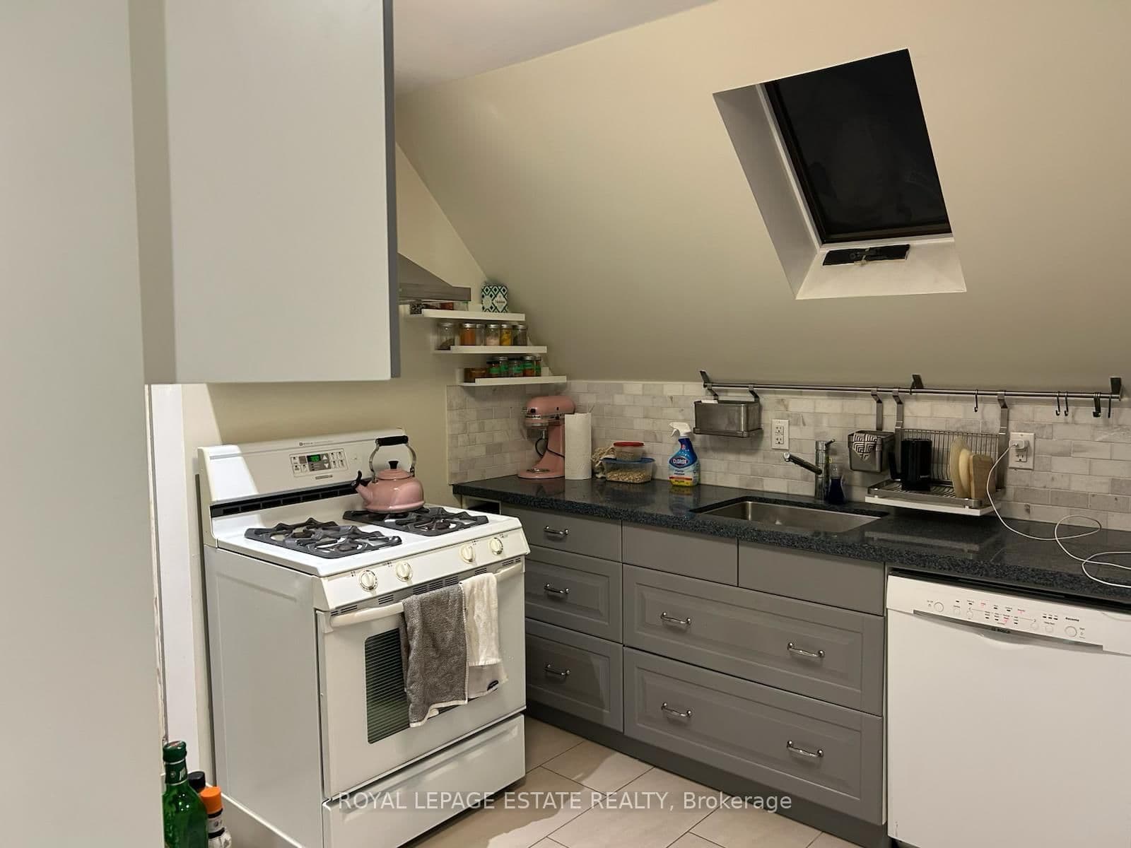 128 Mavety Street, Unit 3 thumbnail 44
