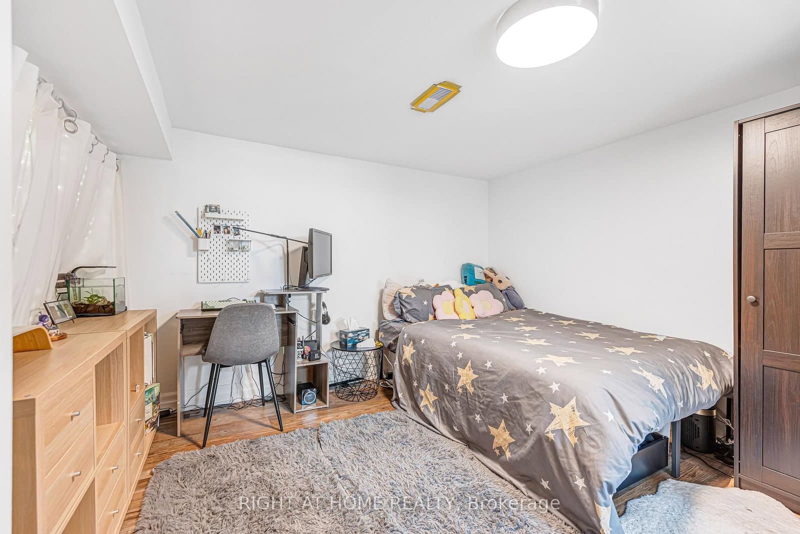 121 Hearst Circle thumbnail 32