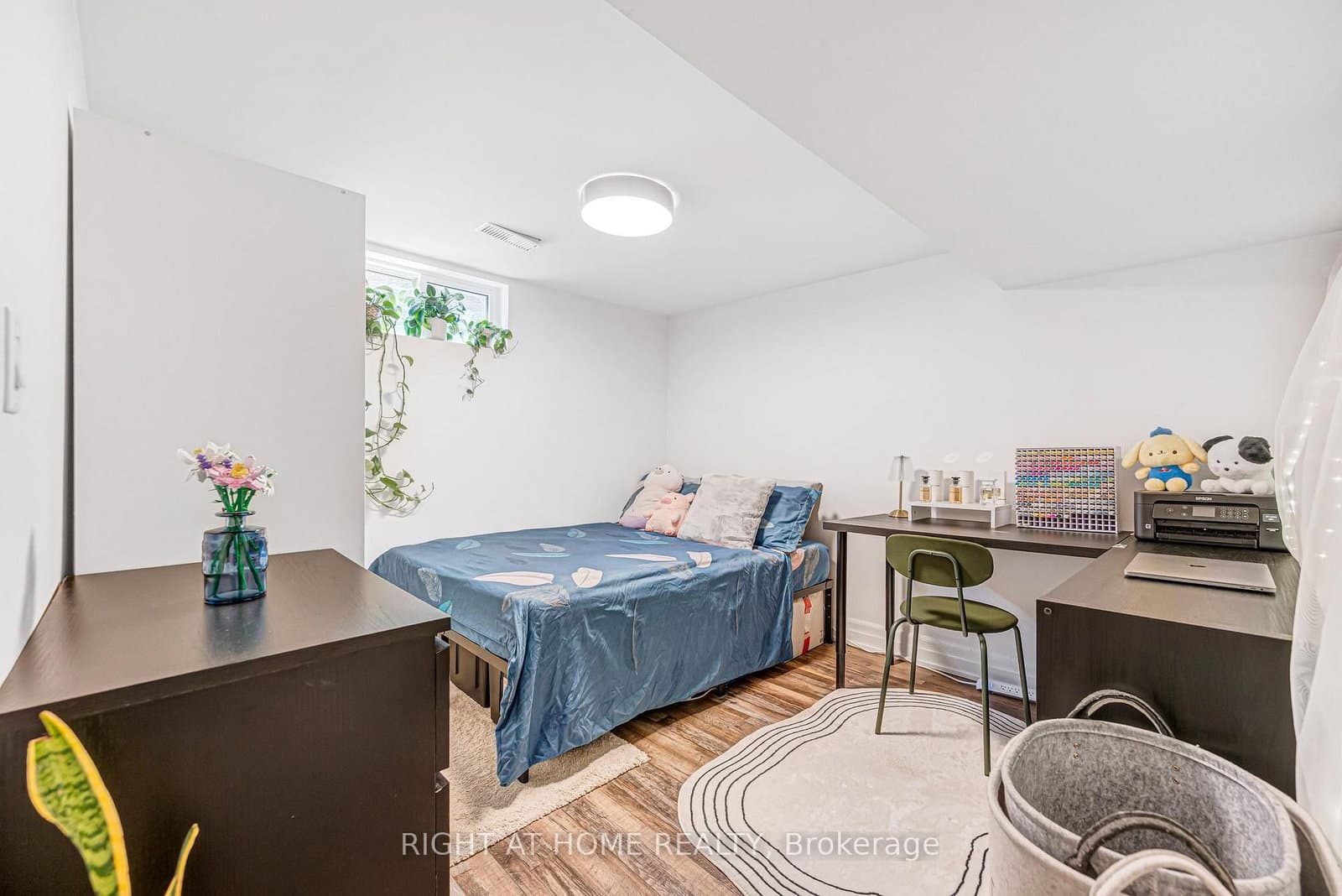 121 Hearst Circle thumbnail 33