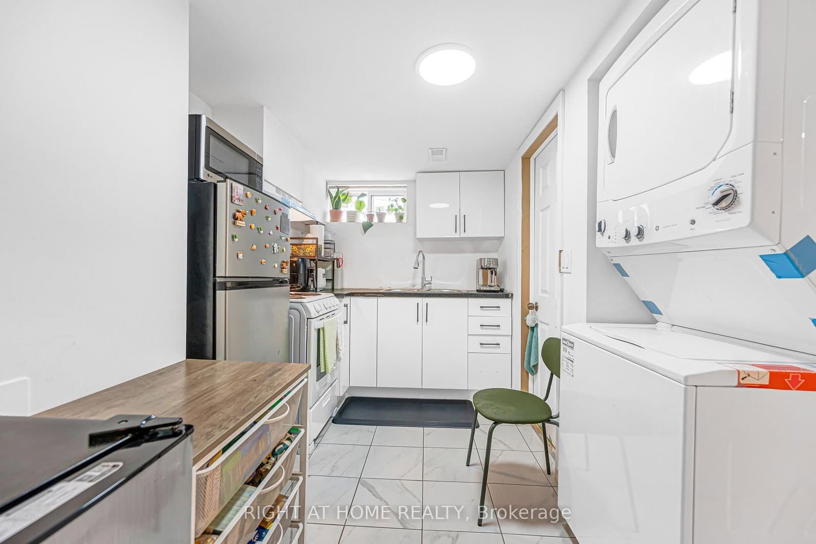 121 Hearst Circle thumbnail 35