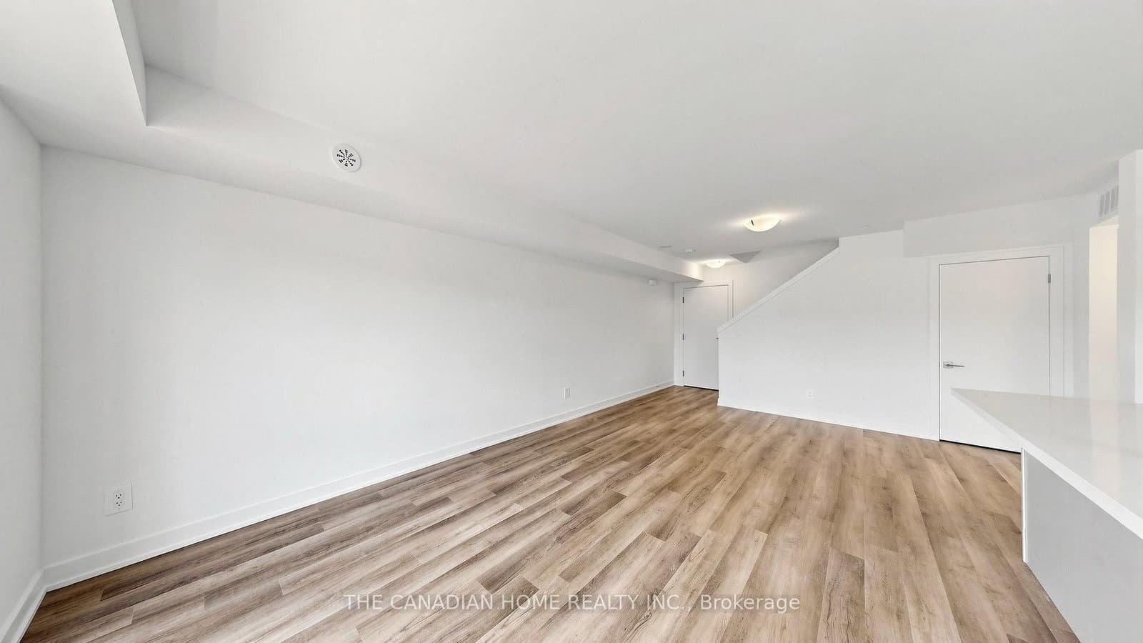 35 Romilly Avenue, Unit 18 thumbnail 6