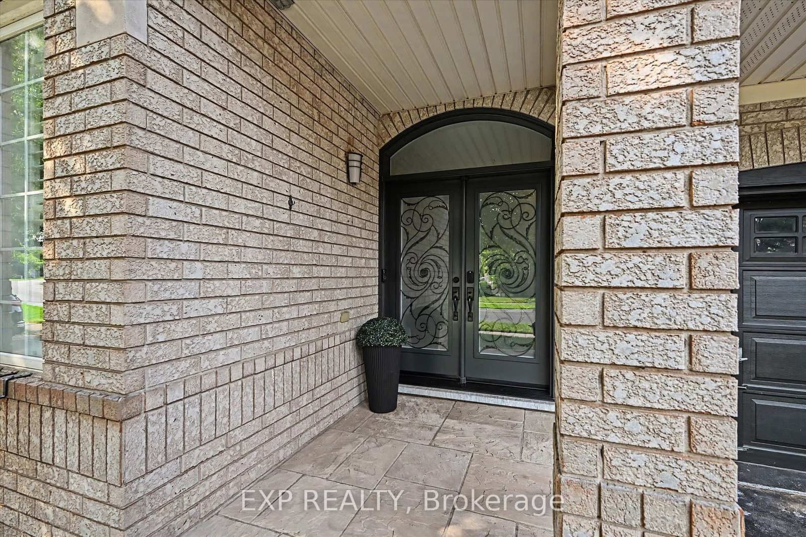 2376 Oakhaven Drive thumbnail 2